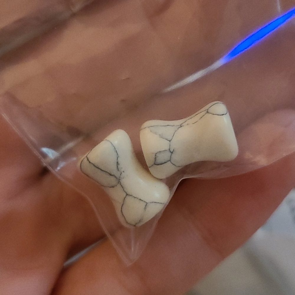 Howlite plugs/gauges